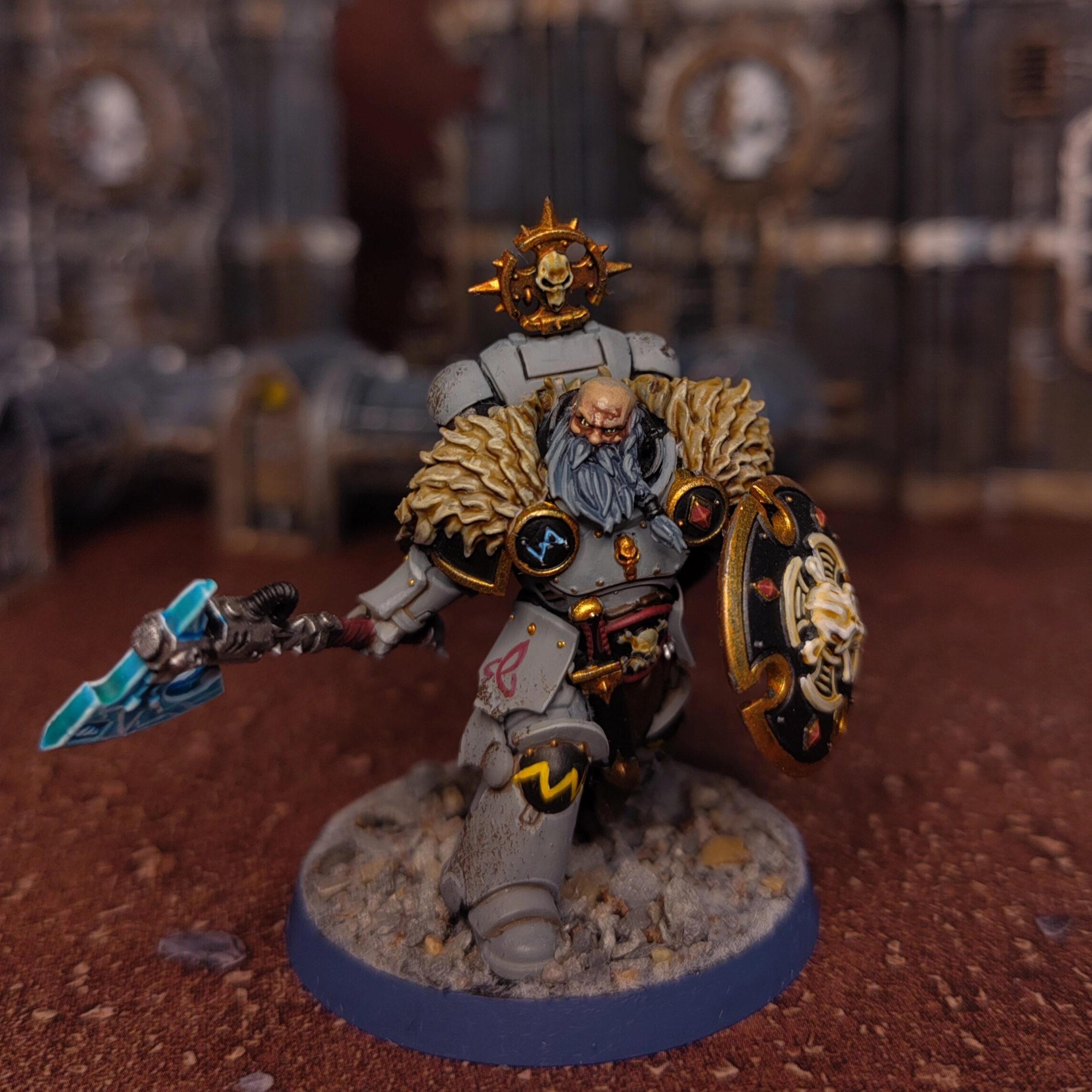 A Wolfguard Headtaker in grey armour, with weathering effects and some freehand knotwork. Basic Tier and a few extras.